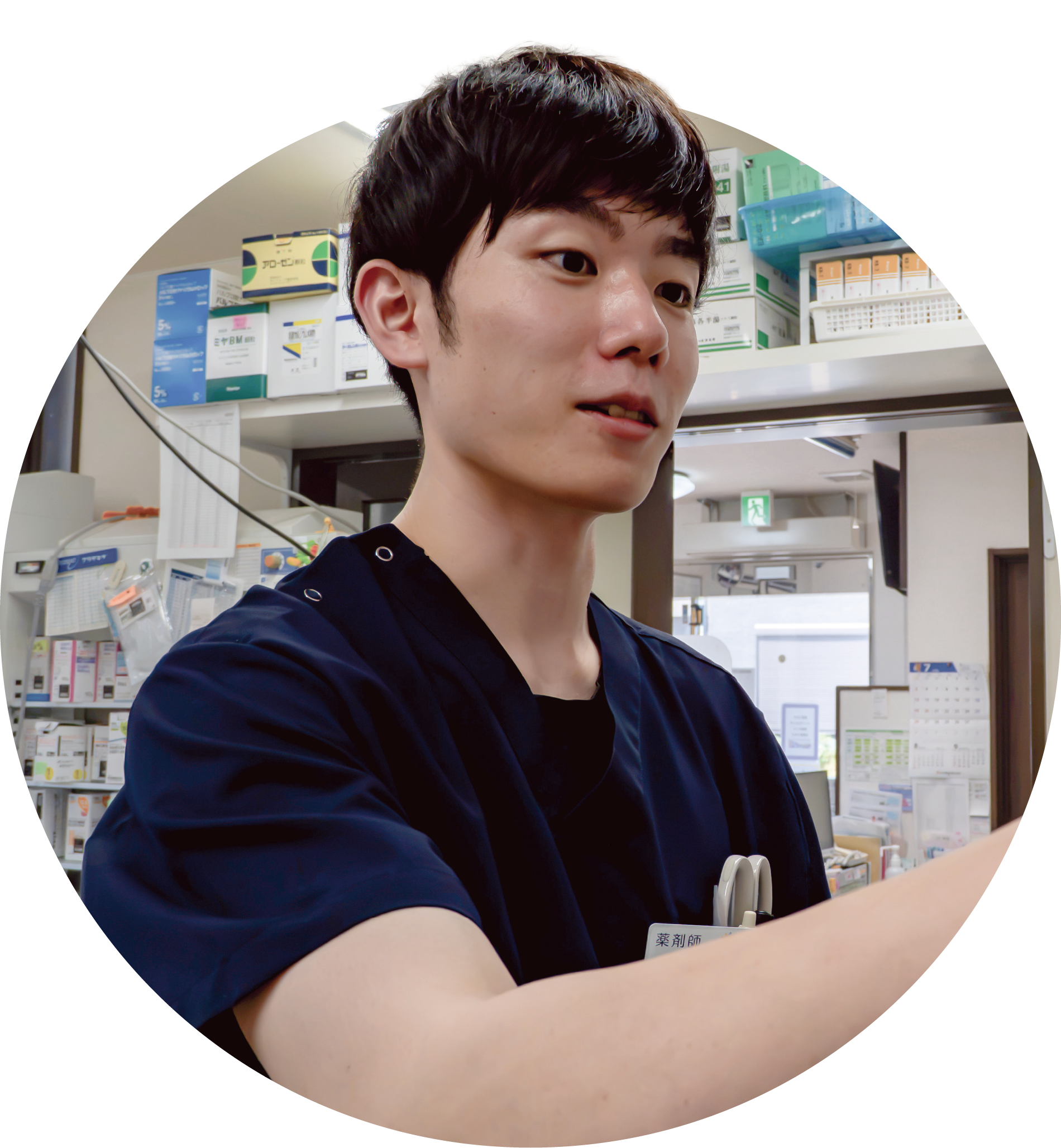 調剤室に立つ中山智士さん